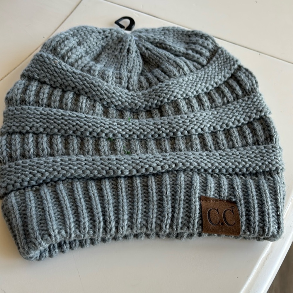 💐 NWT C.C. Gray Knit Beanie